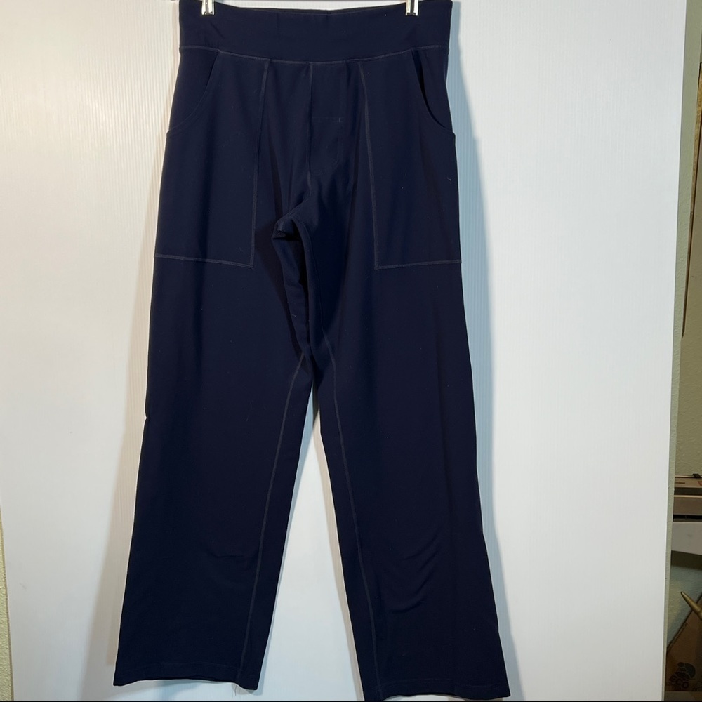 Men’s LULULEMON Size Large Pants. Navy blue. Red waist tie, straight leg, EUC